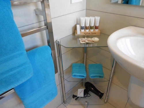 Oneroa Secret Garden Apartments image 8