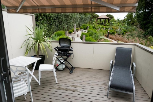 Oneroa Secret Garden Apartments image 3